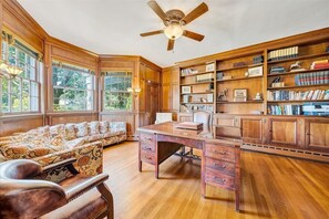Interior detail - The Oakdale Inn (Martinsville)