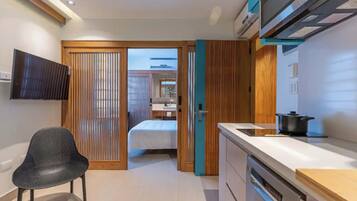 Fridge, microwave, stovetop, dishwasher