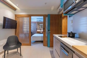 Fridge, microwave, stovetop, dishwasher