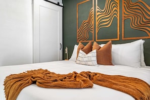 2 Schlafzimmer, Schreibtisch, Bügeleisen/Bügelbrett, Reisekinderbett