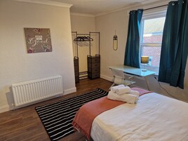 House | 3 bedrooms, iron/ironing board, free WiFi, bed sheets