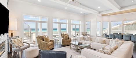 Televisión, futbolito y oficina