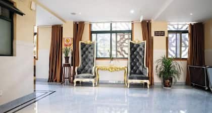 Yi Long Hua Chen Impress Business Hotel