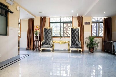 Yi Long Hua Chen Impress Business Hotel