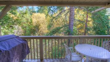Condo, 2 Bedrooms | BBQ/picnic area