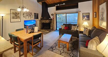 Forest View Townhouse 3 Bedroom Home by RedAwning