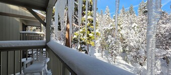 Forest View Townhouse 3 Bedroom Home by RedAwning