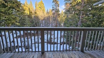 Condo, 2 Bedrooms | Property grounds