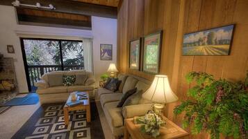 Condo, 2 Bedrooms | Living area