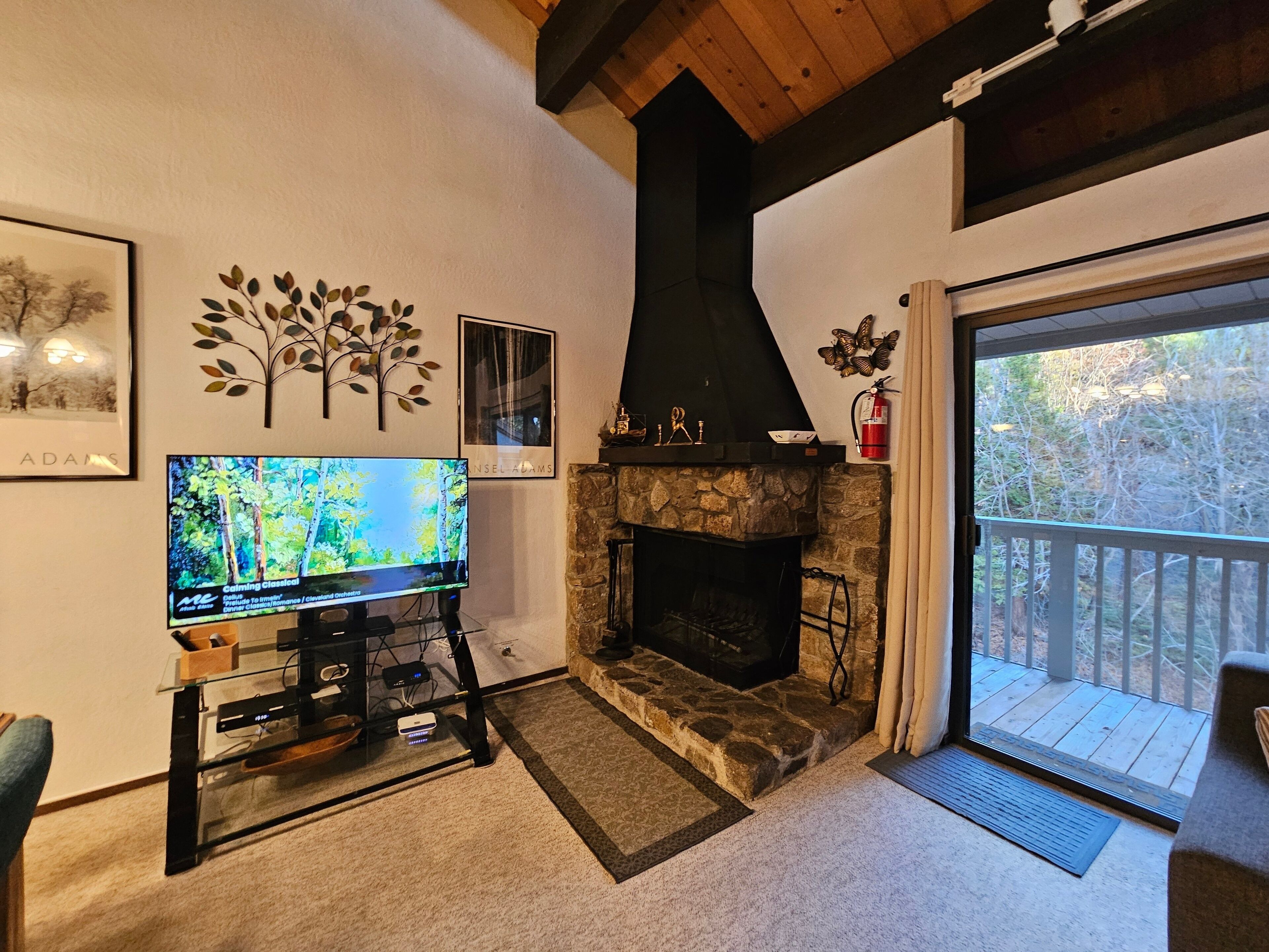 Condo, 2 Bedrooms | Living area