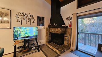 Condo, 2 Bedrooms | Living area