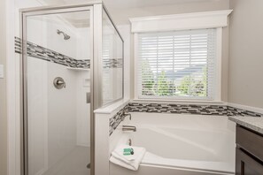 Apartment, 2 Schlafzimmer | Badezimmer