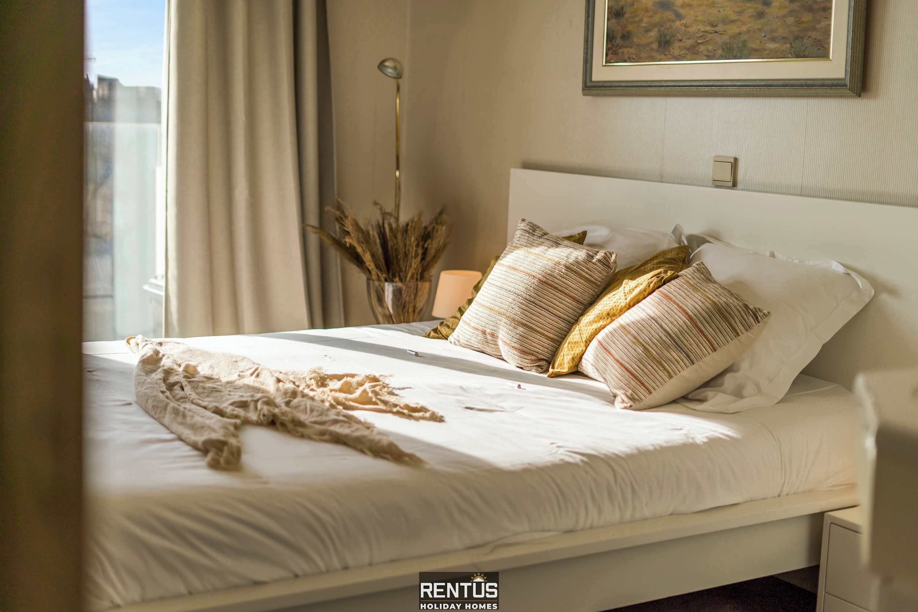 2 bedrooms, desk, travel cot, WiFi