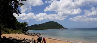Bungalow between Sea and Mountains