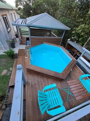 Outdoor spa tub - Bungalow between Sea and Mountains (Deshaies)