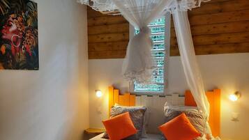 2 quartos, cofres nos quartos, ferros/tábuas de passar roupa