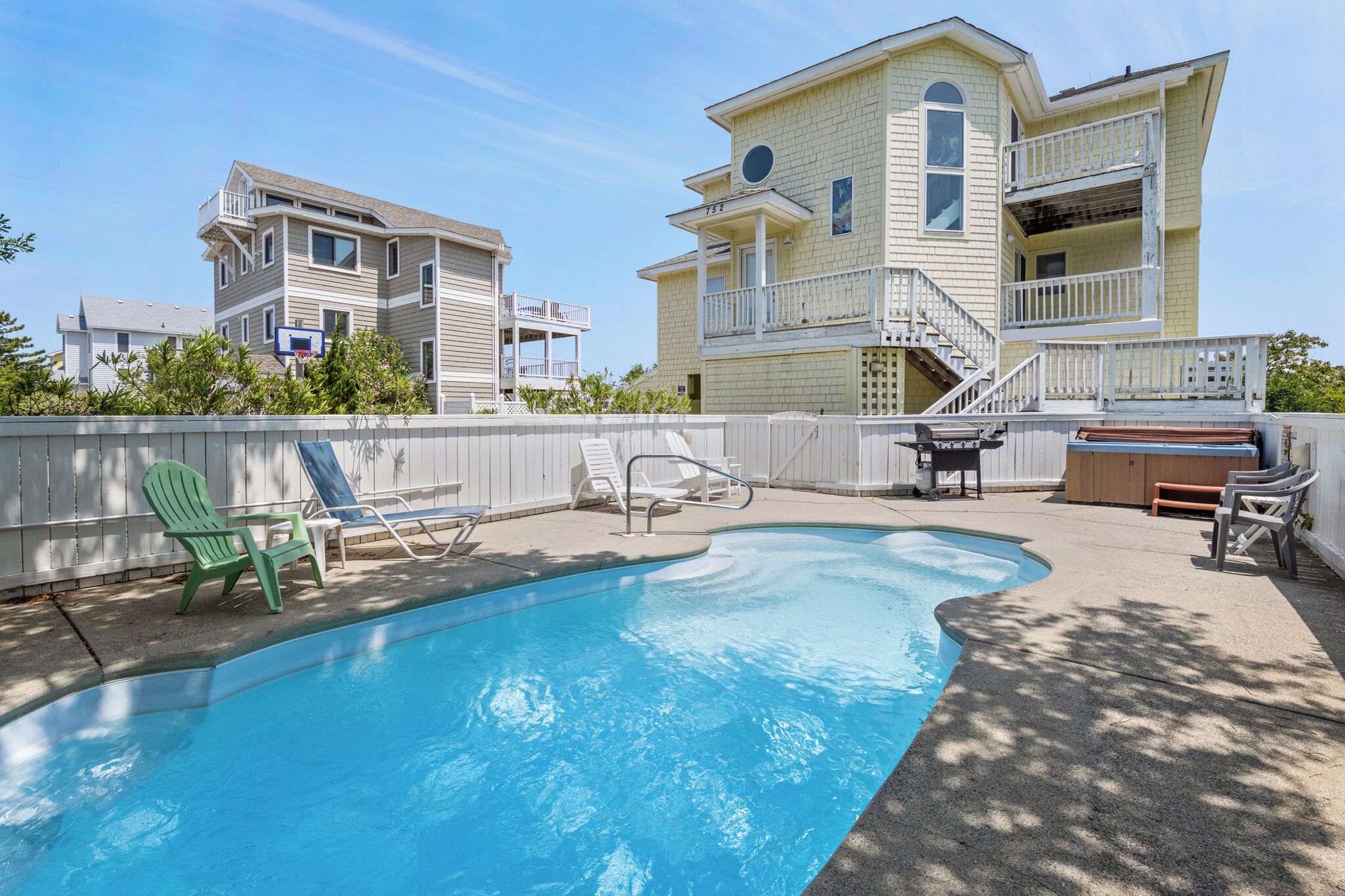Water Water Everywhere: Oceanside Home with Private Pool, Hot Tub & Rec Room