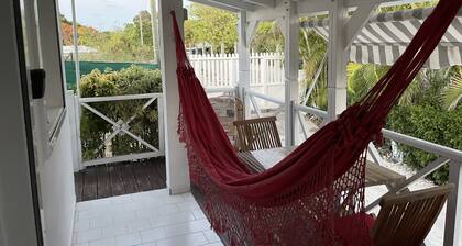 Bungalow les hibiscus with Jacuzzi 200 meters from the beach