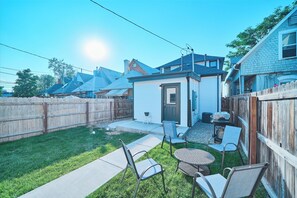 Outdoor dining - Enjoy the amazing RINO neighborhood at this beautiful 3 bedroom home (Denver)