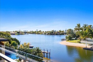 Property grounds - Sorrento Waterfront Retreat & Pool (Bundall)