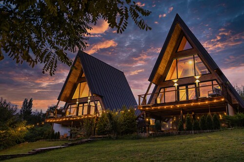 Three-Bedroom A Frame Chalet in Dealu Mare