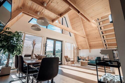 A Frame Chalet in Dealu Mare