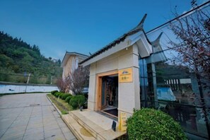 Exterior - Jiaozishan Hot Spring Resort Hotel (Luquan)