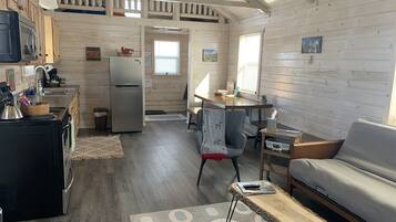 Smart-TV, DVD-Player, Bücher