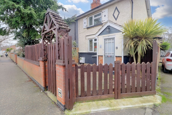 المنشأة من الخارج