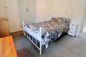 2 chambres, fer et planche Ă repasser, Wi-Fi, literie fournie