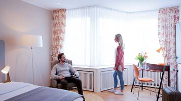 Habitación doble | Ropa de cama hipoalergénica y caja de seguridad en la habitación
