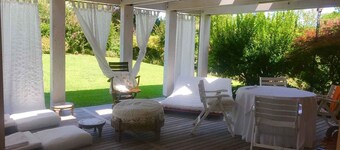 Casa vacacional con gran jardín cerrado