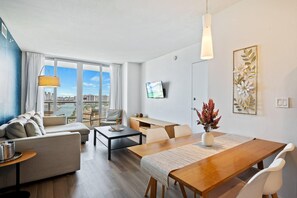 Apartemen Comfort, 1 kamar tidur | Area keluarga | Televisi LED 40-inci dengan saluran TV kabel dan TV