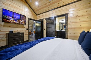 4 bedrooms, desk, iron/ironing board, travel crib