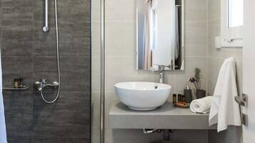 Hus Comfort - 2 sovrum - havsutsikt | Badrum | Dusch, hÄrtork, handdukar och tvÄl