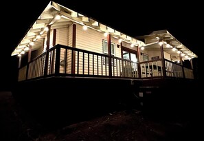 Exterior - Secluded 3 bed 2 bath home w/ game room & hot tub 5 miles to Dollywood (Sevierville)