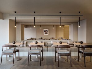Breakfast, lunch, dinner and brunch served - Omeon Mykonos (Mykonos)