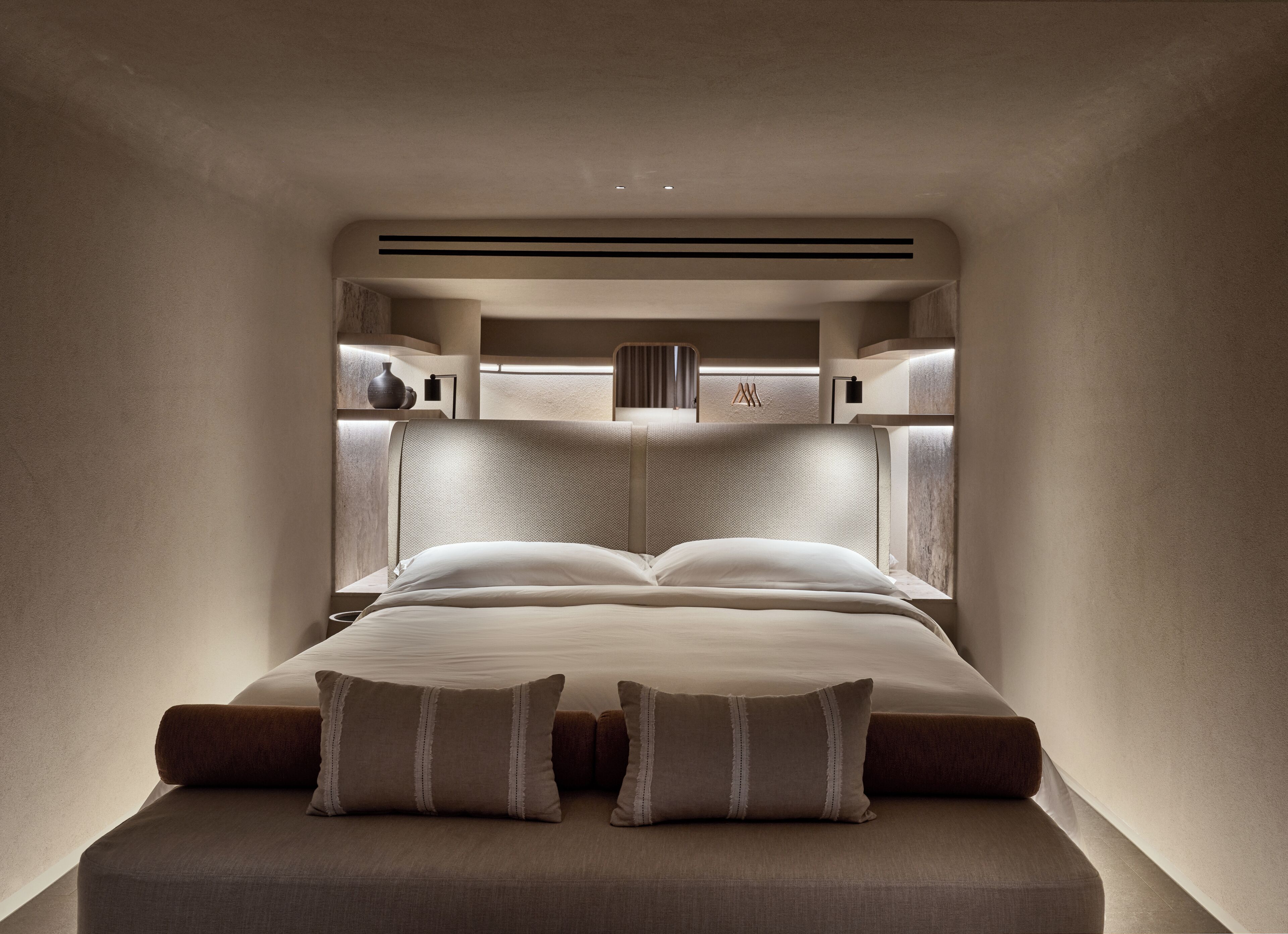 Minibar, caja fuerte, escritorio y wifi gratis