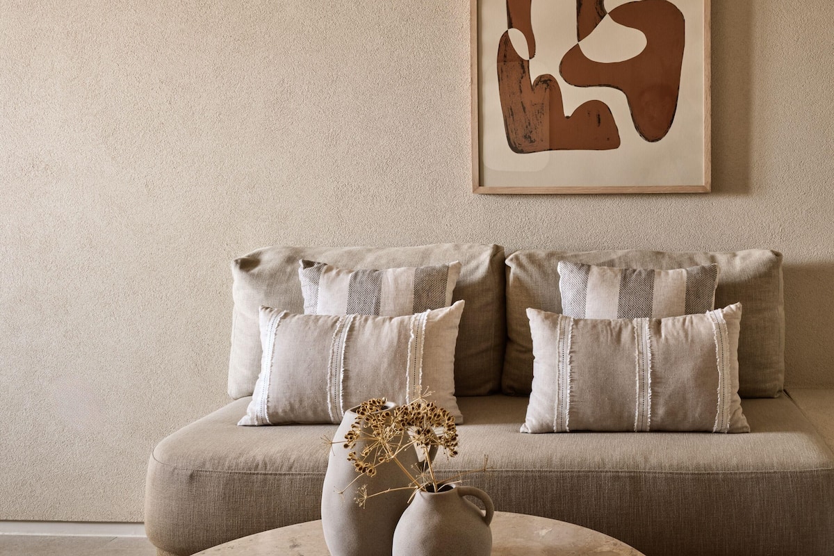 Upbeat Retreat with Inland View