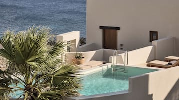 OMEON Signature Suite Sea View with Private Pool | Frigobar, cofres nos quartos, escrivaninha, Wi-Fi de cortesia