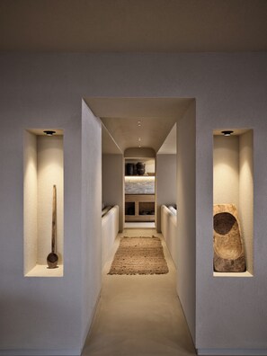 Breakfast, lunch, dinner served; Italian cuisine - Omeon Mykonos (Mykonos)