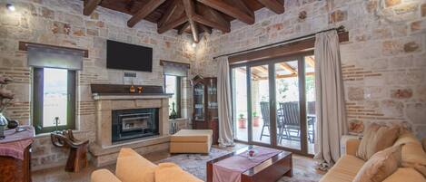 Smart TV, fireplace