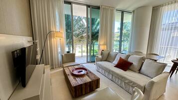 Classic Apartment | Living area | 40-inch Smart TV with cable channels, TV