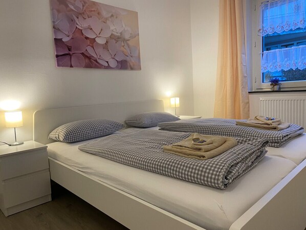 3 chambres, fer et planche à repasser, Wi-Fi gratuit, draps fournis