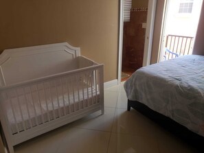 Room - LOVE TRANQUILITY, COMFORT, AND OCEAN CLOSENESS IN THIS BEAUTIFUL TOWNHOUSE  (Pompano Beach)