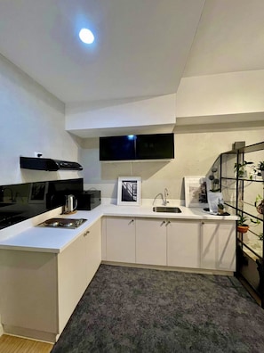 Fridge, microwave, stovetop, electric kettle
