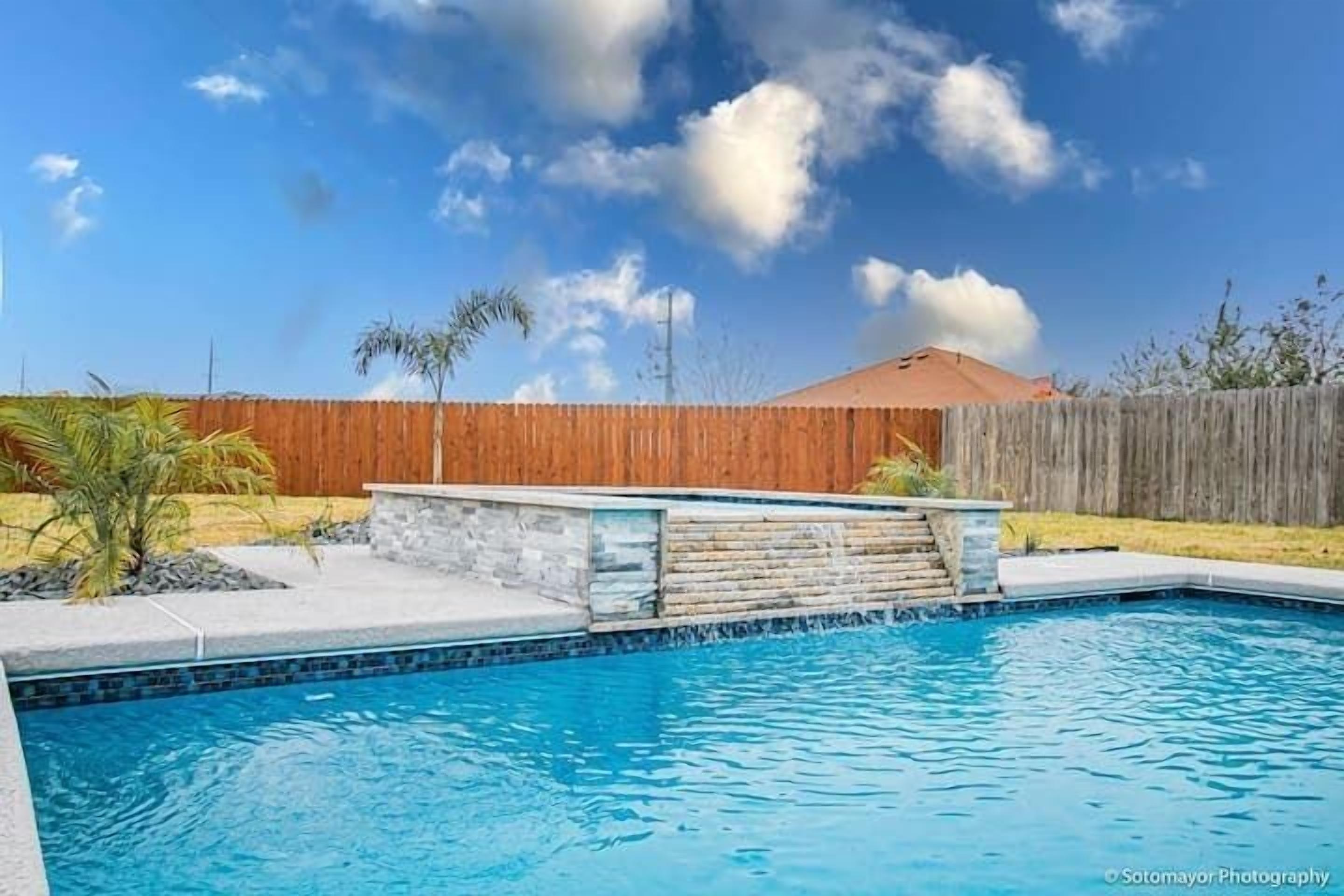 New! Pool * Hot Tub* Gameroom *