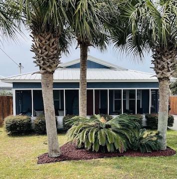 Family-Sized 2BR/2BA Cottage/House-5 Minutes to the Beach! Quite West End of PCB