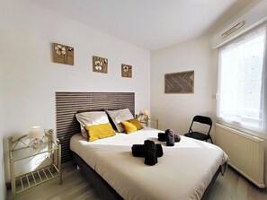 2 bedrooms, iron/ironing board, free WiFi, bed sheets