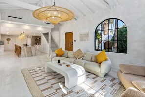 Smart TV, fireplace - Casa De Tierra - Featured in Architectural Digest (Palm Springs)